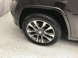Used 2017 Jeep Grand Cherokee Overland image 2