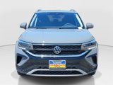 Used 2024 Volkswagen Taos SE image 2