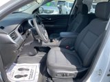 Used 2023 GMC Acadia SLE w/ Driver Convenience Package image 3