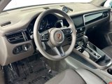 Certified 2025 Porsche Macan image 4