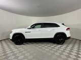 Used 2024 Volkswagen Atlas Cross Sport SE image 2