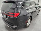 Used 2023 Chrysler Pacifica Touring-L image 3