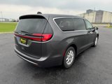 Used 2023 Chrysler Pacifica Touring-L image 5