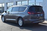 Used 2022 Chrysler Pacifica Touring-L image 4