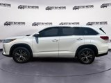 Used 2017 Toyota Highlander LE image 3