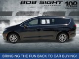 Used 2022 Chrysler Pacifica Touring image 3