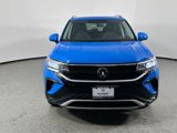 Used 2022 Volkswagen Taos SE w/ Panoramic Sunroof Package image 2
