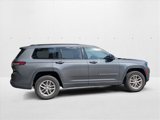 Used 2024 Jeep Grand Cherokee L Laredo image 4