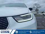 Used 2024 Chrysler Pacifica Touring-L image 2