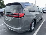 Used 2022 Chrysler Pacifica Touring-L image 3