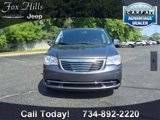 Used 2015 Chrysler Town & Country Touring-L w/ Driver Convenience Group image 2