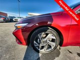 Used 2024 Hyundai Elantra SEL w/ Convenience Package image 2