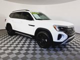 Used 2024 Volkswagen Atlas Peak Edition SE image 3