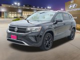 Used 2022 Volkswagen Taos SE w/ Panoramic Sunroof Package image 3