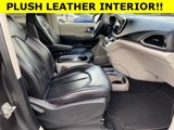 Used 2023 Chrysler Pacifica Touring-L image 3