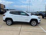 Used 2024 Jeep Compass Latitude image 3
