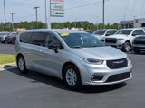 Used 2024 Chrysler Pacifica Touring-L image 3