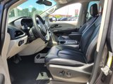 Used 2023 Chrysler Pacifica Touring-L image 3