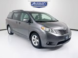 Used 2017 Toyota Sienna LE image 1
