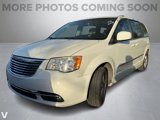 Used 2013 Chrysler Town & Country Touring image 2