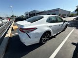 Used 2018 Toyota Camry SE image 3