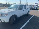 Used 2018 Nissan Frontier SV image 2