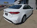 Used 2021 Toyota Corolla LE image 3