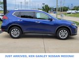 Used 2018 Nissan Rogue SV w/ Premium Package image 2