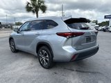 Used 2021 Toyota Highlander XLE image 3