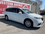 Used 2021 Chrysler Pacifica Touring-L image 3