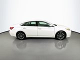 Used 2017 Toyota Avalon XLE Premium image 4