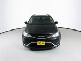 Used 2020 Chrysler Pacifica Touring-L image 4