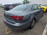 Used 2017 Volkswagen Jetta SE image 3