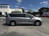 Used 2021 Chrysler Pacifica Touring-L image 4