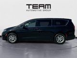 Used 2023 Chrysler Pacifica Touring-L image 4