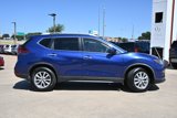 Used 2018 Nissan Rogue SV image 2