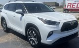 Used 2022 Toyota Highlander XLE image 2