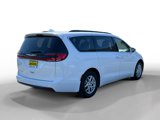 Used 2022 Chrysler Pacifica Touring-L image 5
