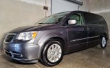 Used 2016 Chrysler Town & Country Touring image 4