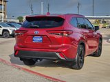 Used 2021 Toyota Highlander XLE image 3