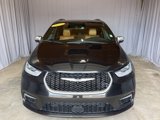 Used 2022 Chrysler Pacifica Pinnacle image 2