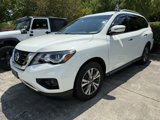 Used 2017 Nissan Pathfinder SV image 3