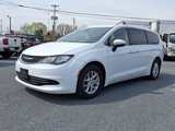 Used 2017 Chrysler Pacifica Touring image 3