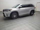 Used 2017 Toyota Highlander SE image 2