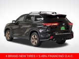 Certified 2023 Toyota Highlander Bronze Edition image 3
