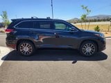 Used 2017 Toyota Highlander SE image 3