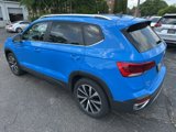 Certified 2022 Volkswagen Taos SE image 3