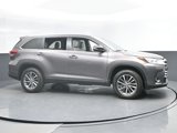 Used 2019 Toyota Highlander XLE image 2