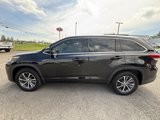 Used 2017 Toyota Highlander XLE image 3