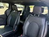 New 2025 Chrysler Pacifica Select image 5